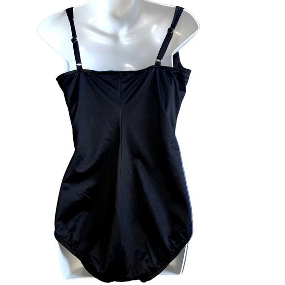 Croft & Barrow Swimsuit Women Size 16 Black One Piece Ruching Front * - Picture 4 of 5